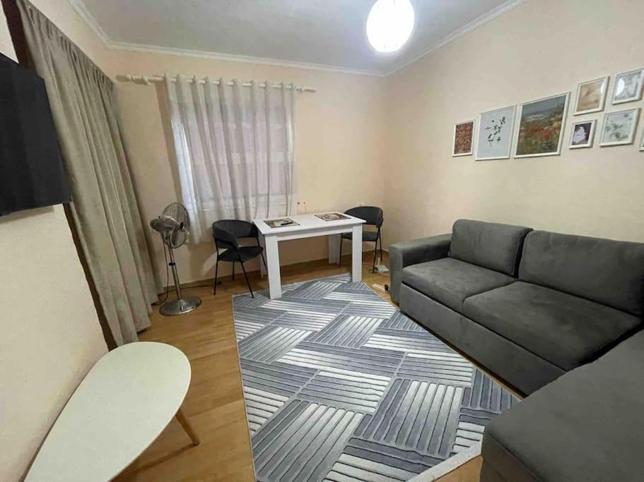 Apartment In The City Center Tirana Exterior photo